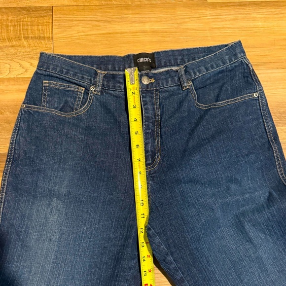 Chicos Jeans Women’s Size M (10/12) Blue Dark Wash Zip Fly Hi Rise 5 Pockets EUC - Picture 7 of 9